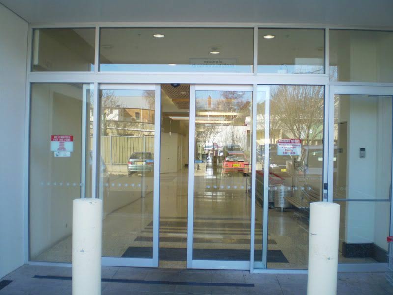 co nen mua cua truot tu dong